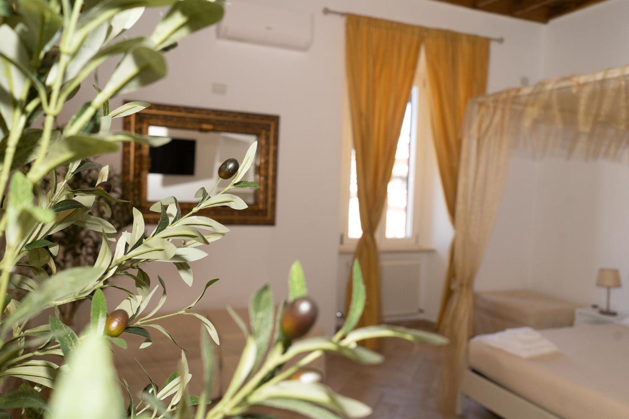 Le Boutique Luxury Rooms Diffused In Historic Center Φιουμιτσίνο Εξωτερικό φωτογραφία
