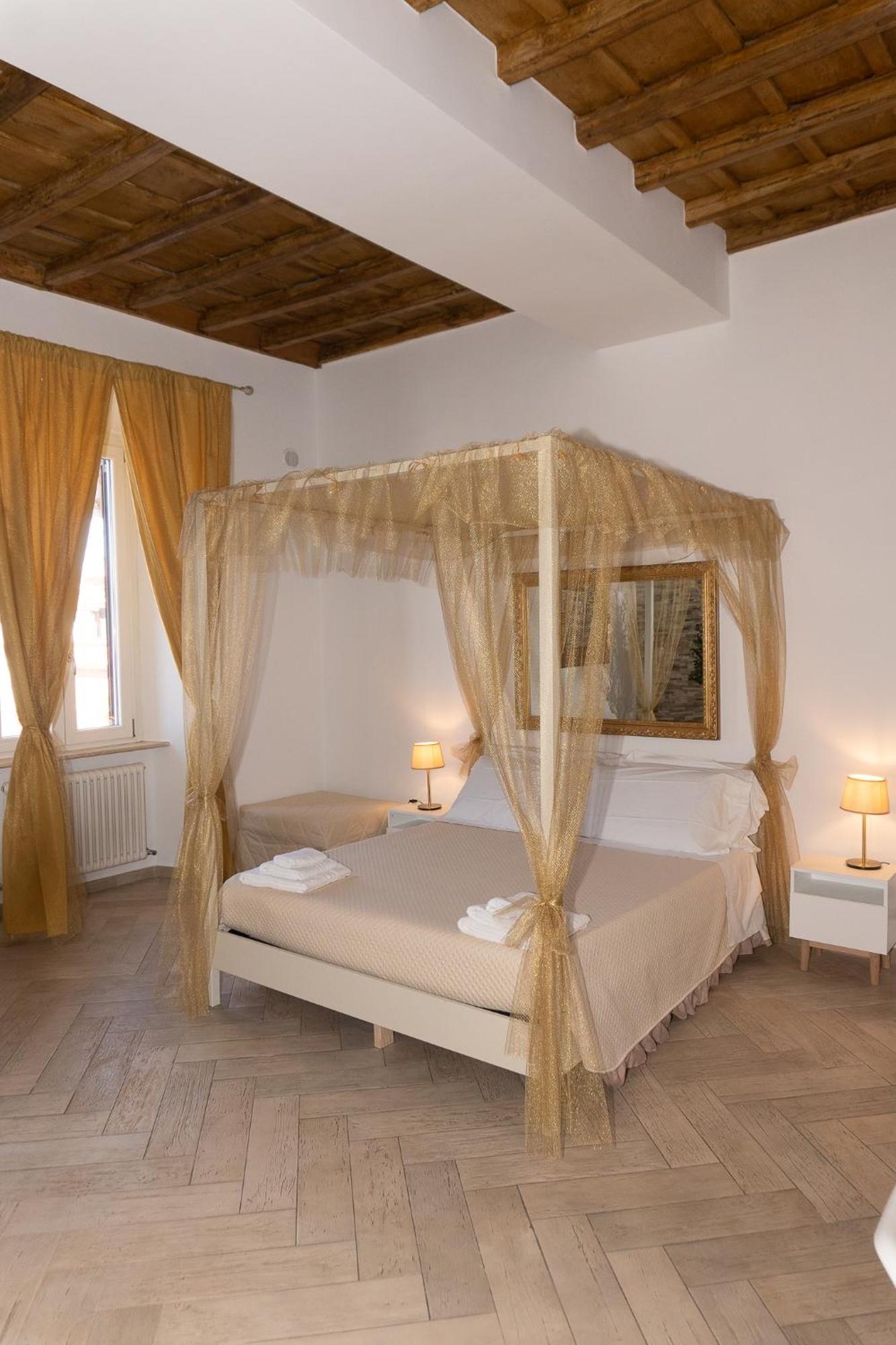 Le Boutique Luxury Rooms Diffused In Historic Center Φιουμιτσίνο Εξωτερικό φωτογραφία