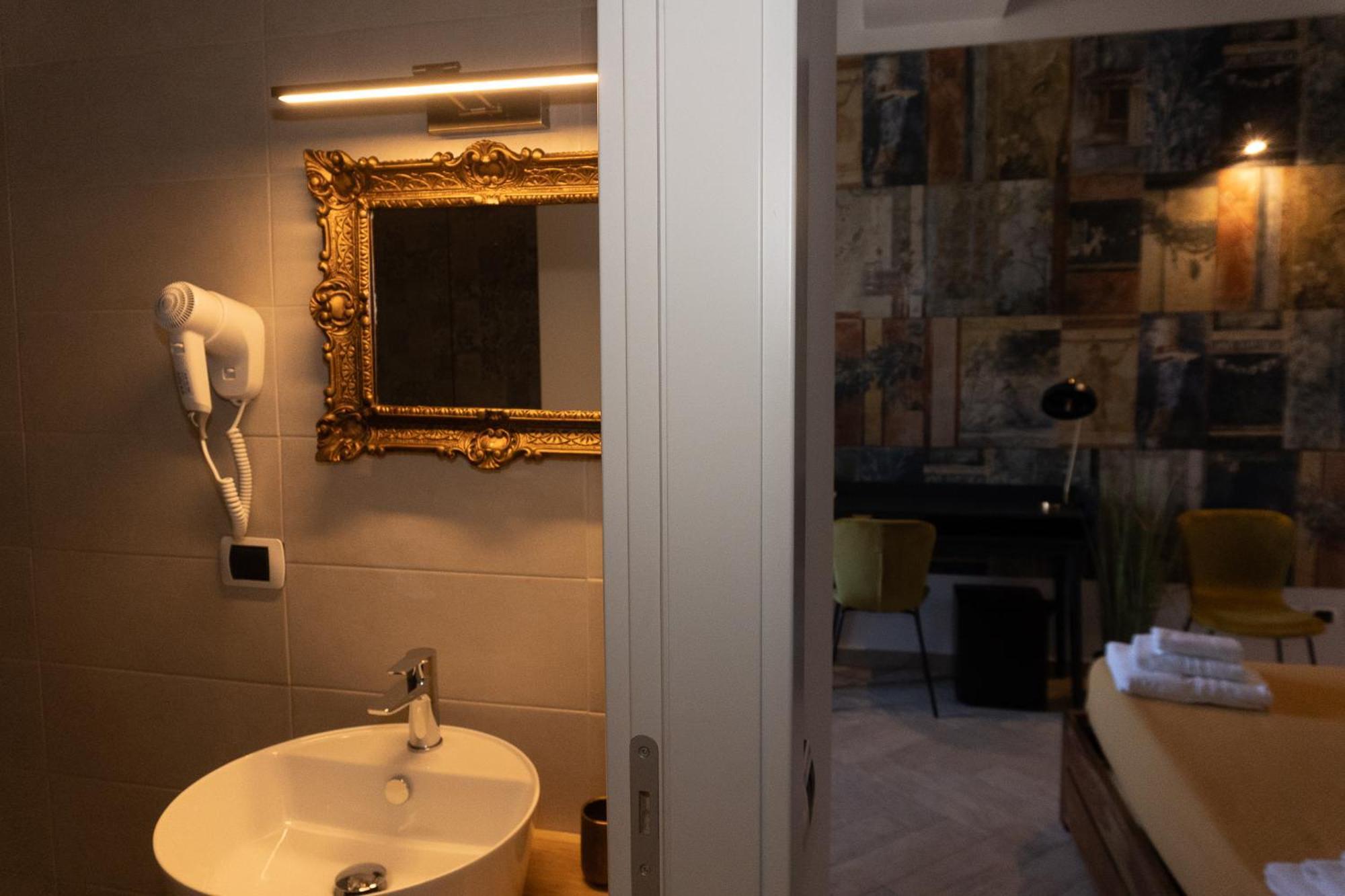Le Boutique Luxury Rooms Diffused In Historic Center Φιουμιτσίνο Εξωτερικό φωτογραφία